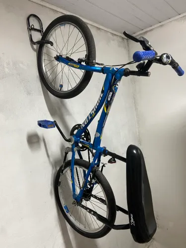 Bicicleta aro 20 semi nova!!!