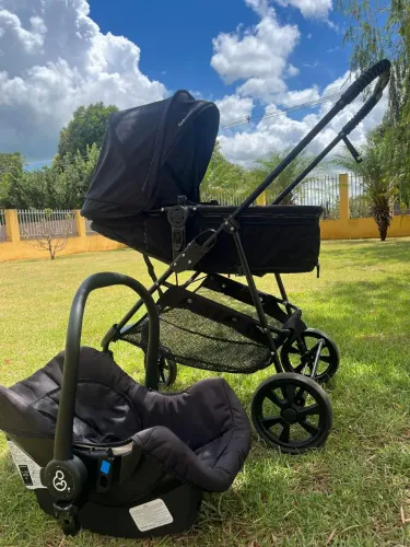 Carrinho de bebê + bebê conforto