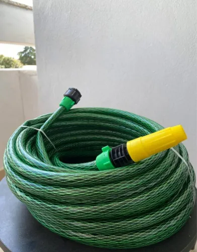 Mangueira de jardim trancada 20 metros com esguicho de brinde