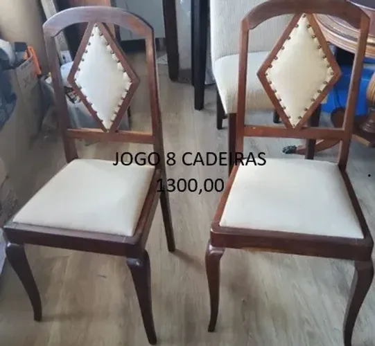 Jogo de cadeiras em madeira maciça com estofado