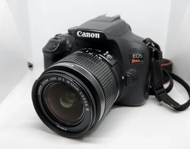 Canon T7+ Wi-fi com lente 18-55mm