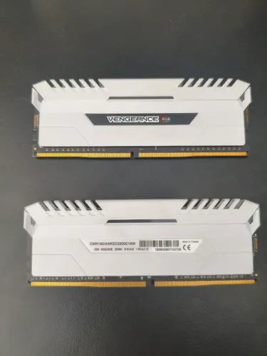 Memória 2x8gb DDR4 Corsair Vengeance RGB 3200MHZ