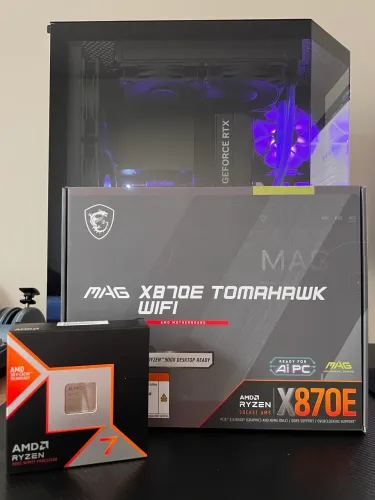 Kit Ryzen 7 9800x3d e placa mãe MSI Tomahawk X870E