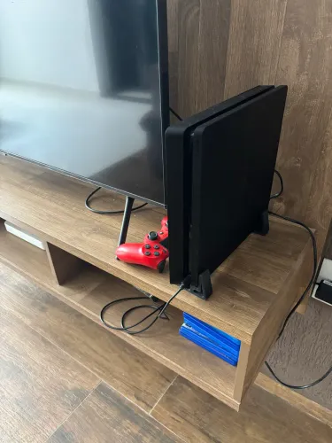 Ps4 1 terá bem conservado