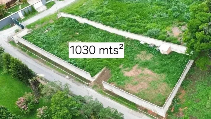 Lote 1.030 m2
