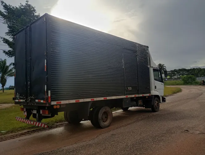 Caminhão Mercedes 712