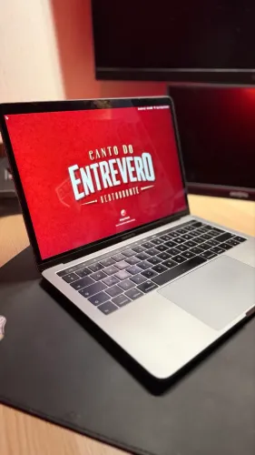 MacBook Pro 13? 2019 i7 16GB 512GB SSD Touch Bar