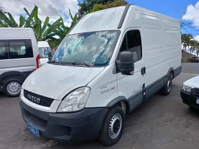 Iveco Daily Furgão 30-130 2.3 12m³ (die)(e5) 2019