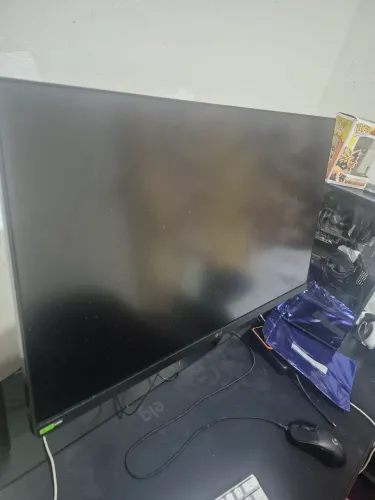 Monitor LG Ultra Gear com Braço Articulado