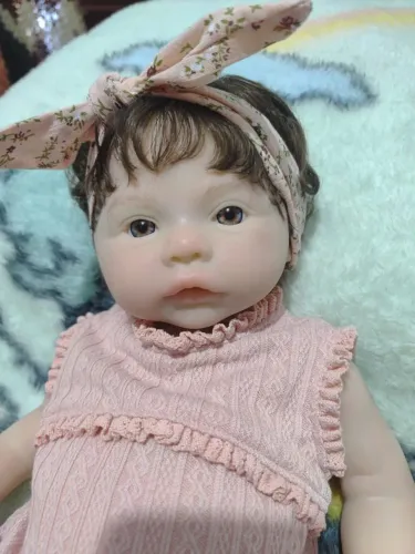 Bebê reborn de silicone sólido com cabelo implantado fio a fio
