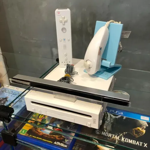 Nintendo Wii + 5 Jogos Internos
