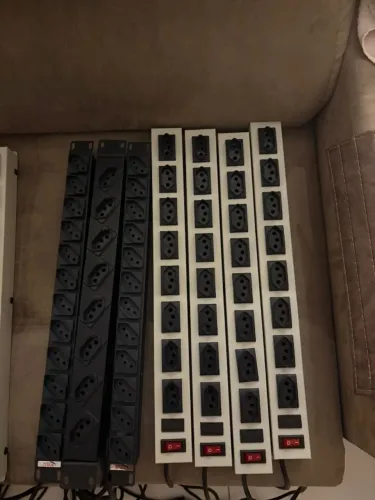 Régua de tomada metal com interruptor 