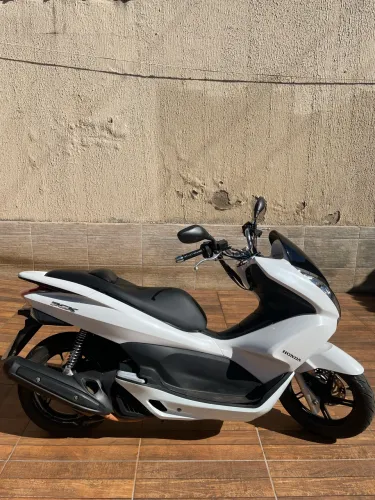 HONDA PCX 150cc (carenagem muito nova)