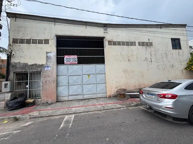 Galpão Industrial 450m² com Mezanino, Pé Direito Alto e Acesso para Carreta Santa Paula I