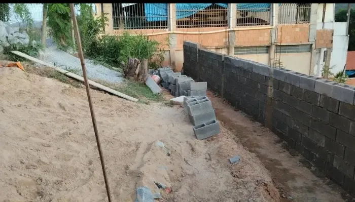 Lote em ótima localização com muro de arrimo construído