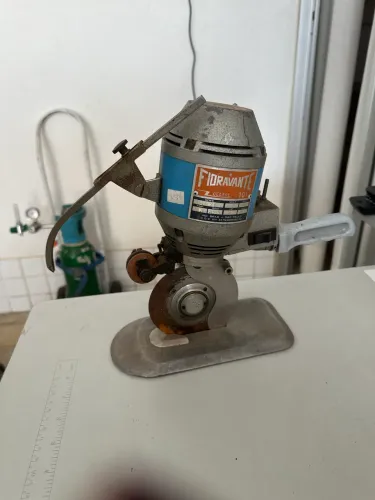 Máquina industrial corte tecido fioravante