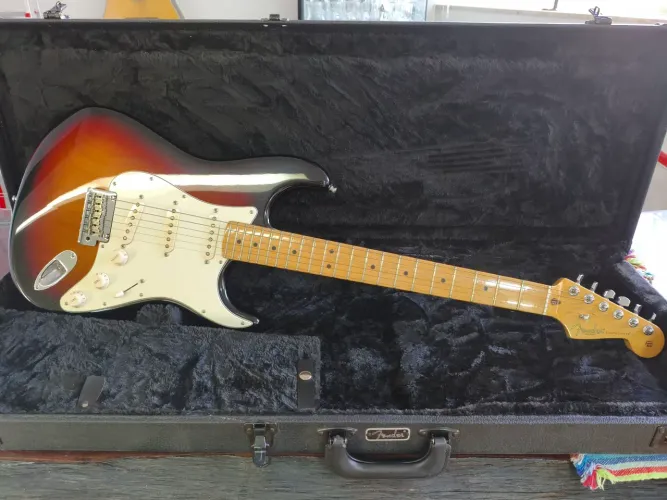 Guitarra Fender American Standard