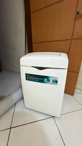 Ar-Condicionado Portátil Hisense 12.000 BTUs Frio com Wi-Fi - 127V (Seminovo)