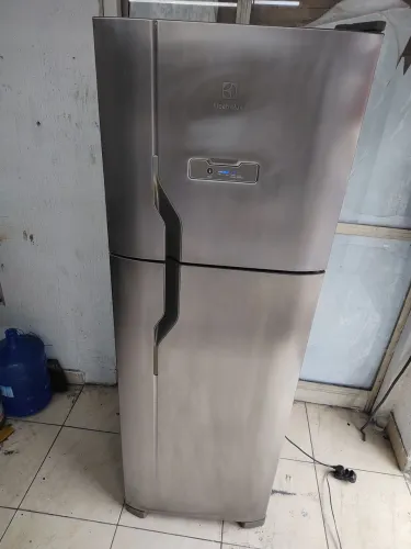 Geladeira Electrolux Frost Free inox 371 litros funcionando aceito Pix entrego