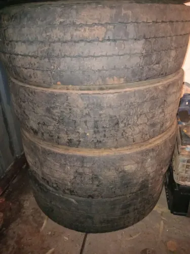 Pneus 235/75 17,5