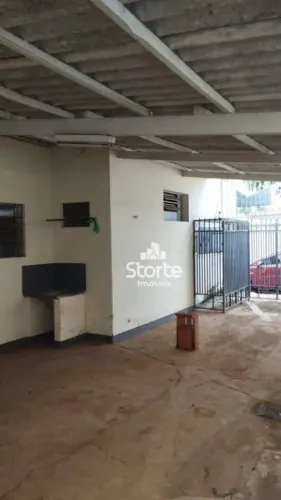 01 cômodo comercial + 04 casas simples à venda, 280 m² por R$ 400.000 - Osvaldo Rezende - 