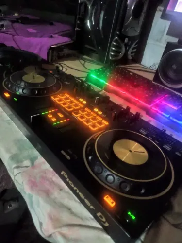 DDJ rev1 N Gold edição especial com caixa original e cabos.