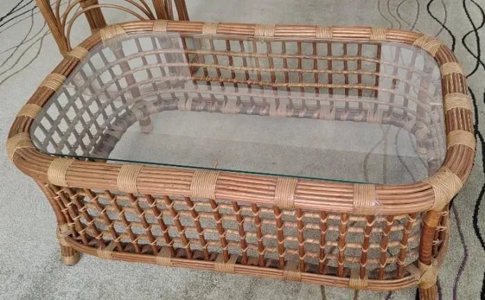 Mesa retangular de vime com vidro