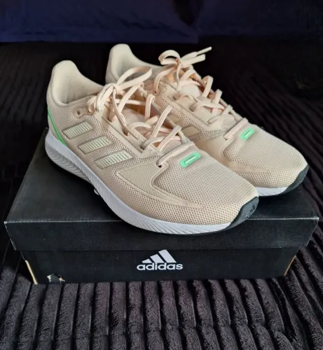 Tênis Adidas Original Feminino / Nunca Usado / Tamanho 38