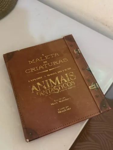 livro Maleta de Criaturas - Explore a Magia do Filme "Animais Fantásticos e Onde Habitam"