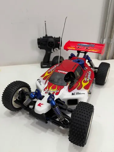 Vendo automodelo a combustão Kyosho Inferno Relíquia