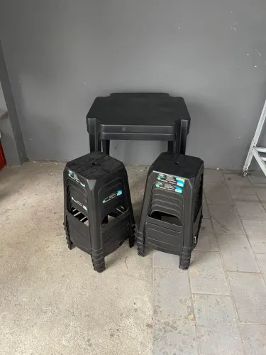 Conjunto mesas e bancos