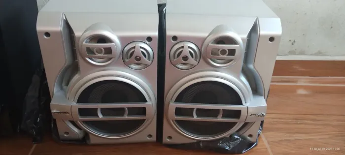 2 Caixas de som acústica Panasonic.