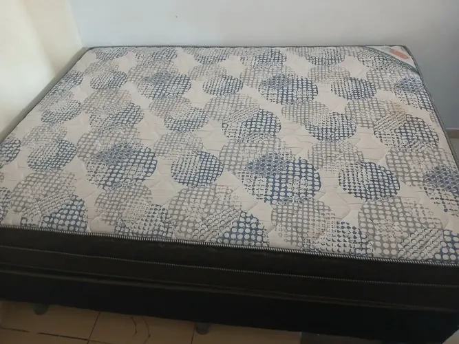 Cama de casal ortobom-molas ensaiadas.