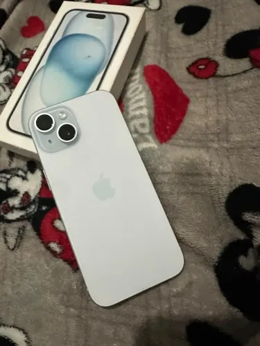 iPhone 15 azul