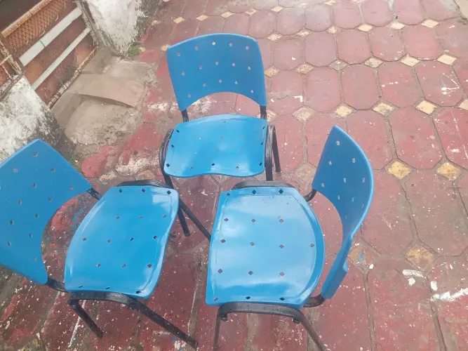 VENDO 3 CADEIRAS SEMI NOVA 