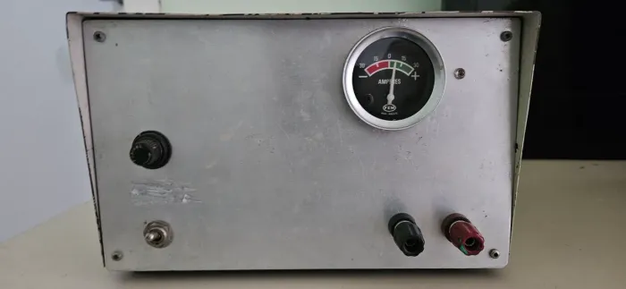 Fonte de alimentação linear 13,8v 30 amperes