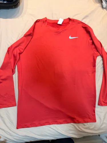 Camisa UV manga Nike G - vermelha - R$50