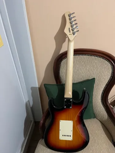 Guitarra novinha (nunca usada)