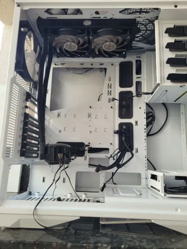 Gabinete NZXT com Water Cooler