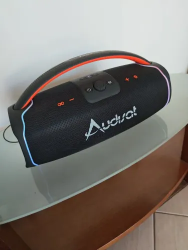 Caixa de Som  AUDISAT Boombox X300 Bluetooth 300W RMS IPX6 TWS USB-C<br>Destaques do Produto