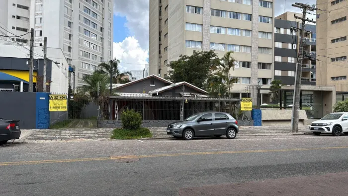 Ótimo terreno no Alto da Glória!