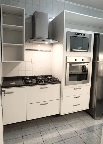 Armário de cozinha com nicho para forno de embutir 