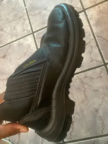 Bota nova TAM 41