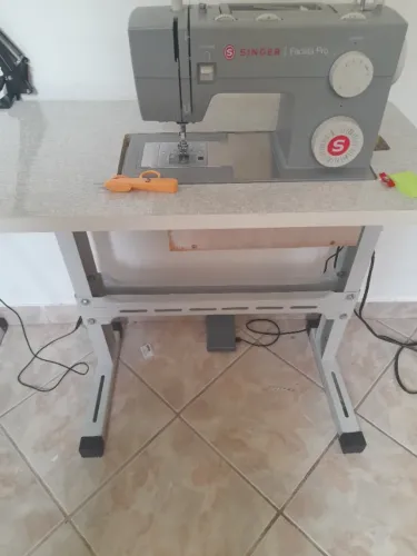 Mesa para máquina de costura