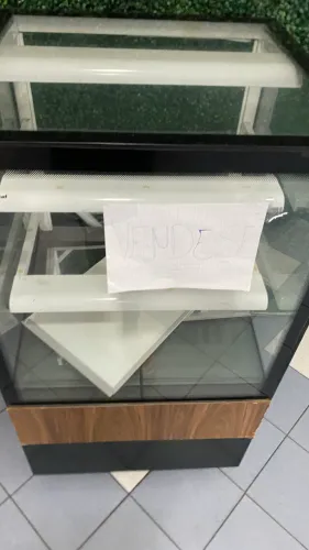 Vitrine Neutra 