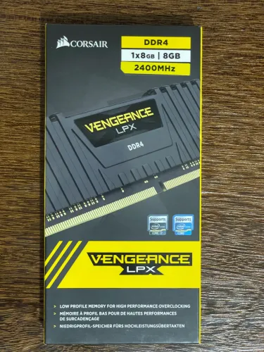 Corsair DDR4 1x8GB 2400 MHz