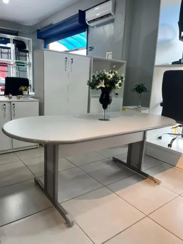 Mesa semioval 2m em MDF