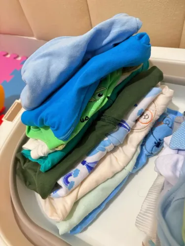 Doação de roupas de bebê