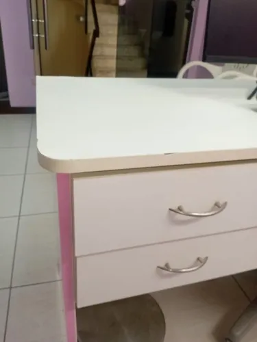 Mesa de Escritório Usada com 2 Gavetas com Plotagem