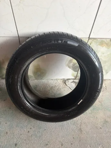 Pneu quase NOVO $ 180